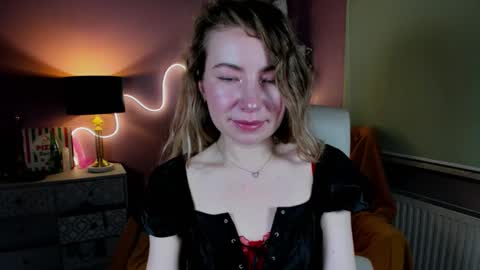 Snapshot of mia_luxx92 chatting on November 30, 3:05 pm Mia online show from November 30, 3:05 pm