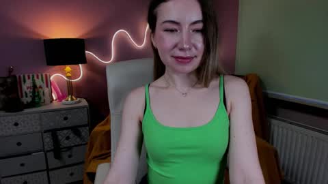 Snapshot of mia_luxx92 chatting on December 19, 8:10 am Mia online show from December 19, 8:10 am