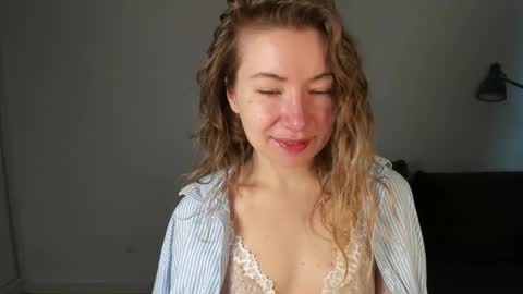 Mia online show from January 14, 7:36 am