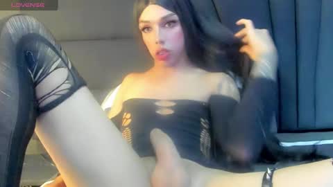 Snapshot of mia_malkova0 chatting on February 18, 1:21 am Mia3 online show from February 18, 1:21 am