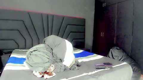 Snapshot of mia_malkova0 chatting on December 17, 2:39 am Mia3 online show from December 17, 2:39 am