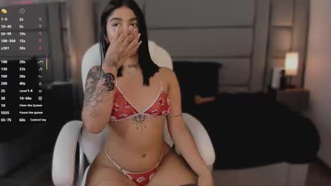 Snapshot of mia_medina chatting on October 15, 11:49 pm    online show from October 15, 11:49 pm