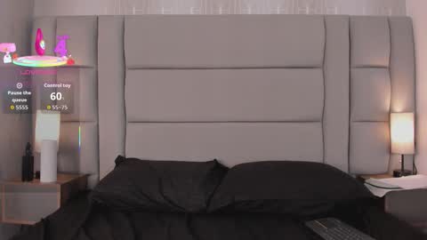 Snapshot of mia_medina chatting on October 27, 9:19 pm    online show from October 27, 9:19 pm