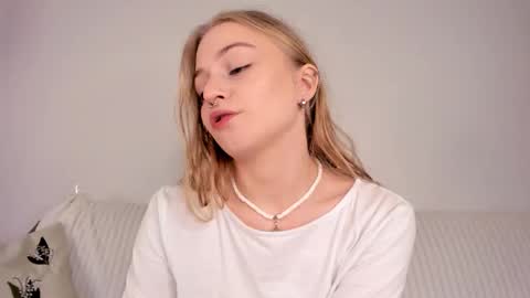 Snapshot of mia_meows chatting on February 13, 11:12 pm Mia here Appreciate your support online show from February 13, 11:12 pm