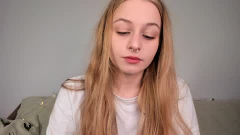 Snapshot of mia_meows chatting on March 1, 12:12 am Mia here Appreciate your support online show from March 1, 12:12 am