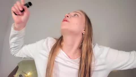 Snapshot of mia_meows chatting on March 6, 10:28 pm Mia here Appreciate your support online show from March 6, 10:28 pm