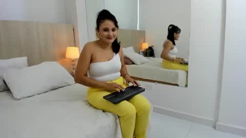 Mia Mercier online show from June 11, 11:30 am