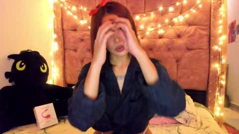 Snapshot of mia_miel69 chatting on May 18, 10:43 am mia_miel69 online show from May 18, 10:43 am