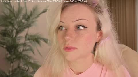 Snapshot of mia_milagros chatting on November 4, 1:48 am mia_milagros online show from November 4, 1:48 am