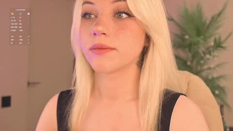 Snapshot of mia_milagros chatting on December 17, 5:08 pm mia_milagros online show from December 17, 5:08 pm