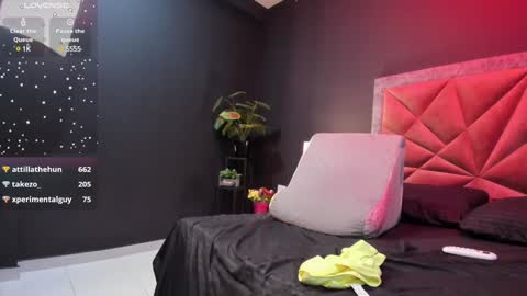 Snapshot of mia_milff chatting on January 25, 1:32 am MIA online show from January 25, 1:32 am