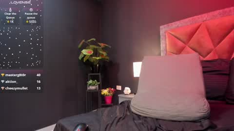 Snapshot of mia_milff chatting on February 18, 10:47 pm MIA online show from February 18, 10:47 pm