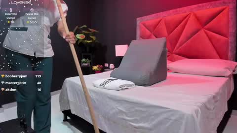 Snapshot of mia_milff chatting on February 19, 1:51 am MIA online show from February 19, 1:51 am