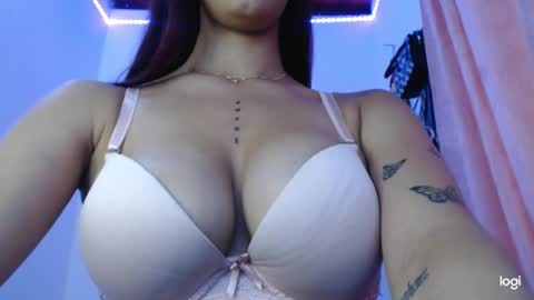 mia independent model online show from February 6, 10:32 pm