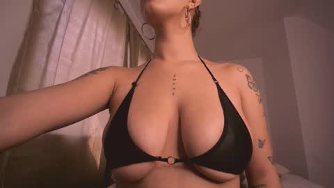 mia independent model online show from December 17, 3:29 pm