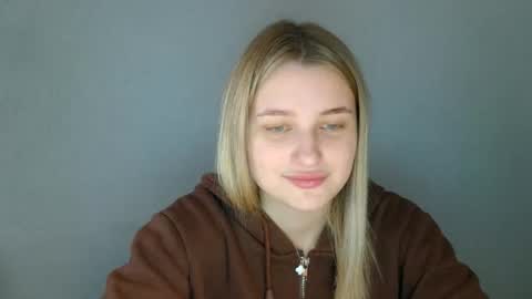 Mia online show from September 24, 12:19 pm