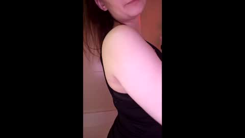 Snapshot of mia_muuur chatting on February 20, 12:07 am Mia online show from February 20, 12:07 am