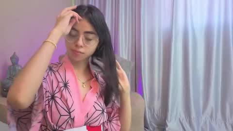 Mia online show from June 7, 12:20 pm