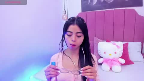 Mia online show from June 10, 12:15 pm