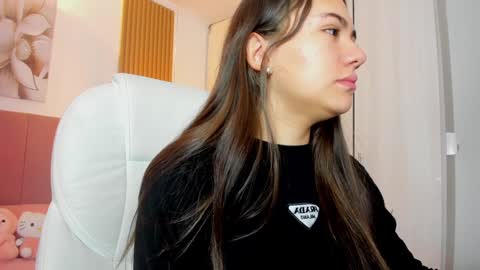 Mia Nevaeh - follow me online show from January 11, 8:10 pm