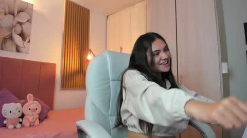 Mia Nevaeh - follow me online show from February 1, 9:40 pm