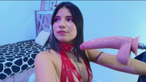 mia novoa online show from December 3, 3:09 am