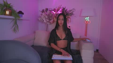 Snapshot of mia_patrick1 chatting on March 28, 11:21 am Mia online show from March 28, 11:21 am