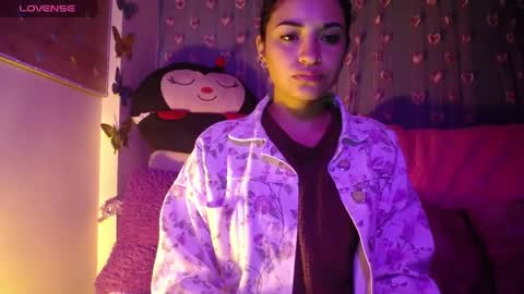 Snapshot of mia_petitebaby chatting on May 24, 12:54 pm Ma online show from May 24, 12:54 pm