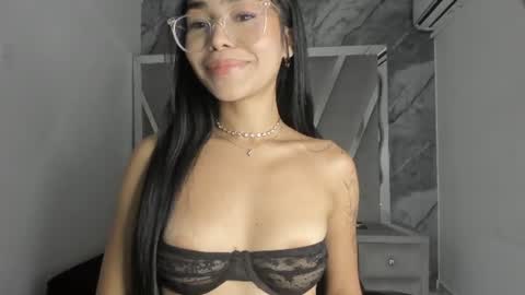 mia_petiteht online show from June 13, 8:40 pm
