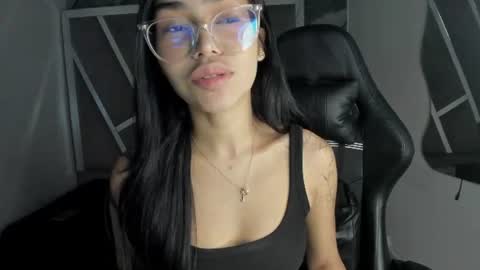 mia_petiteht online show from July 23, 9:02 pm