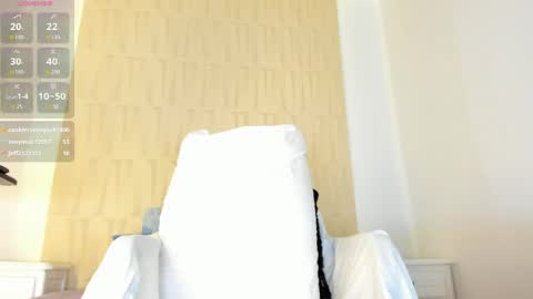 Snapshot of mia_pineda chatting on April 5, 10:34 am Mariana online show from April 5, 10:34 am