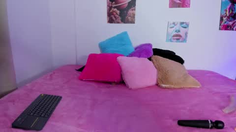 mia_purplee online show from November 11, 3:17 am