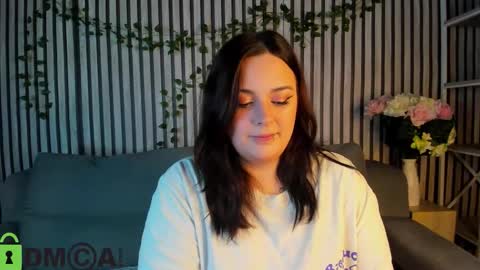 Mia online show from October 27, 1:09 am