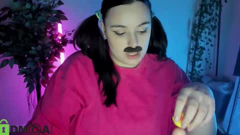 Snapshot of mia_r0ss chatting on February 20, 6:19 am Mia online show from February 20, 6:19 am