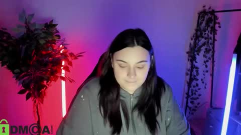 Snapshot of mia_r0ss chatting on February 20, 11:05 pm Mia online show from February 20, 11:05 pm
