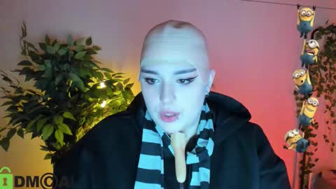 Snapshot of mia_r0ss chatting on February 25, 12:42 am Mia online show from February 25, 12:42 am