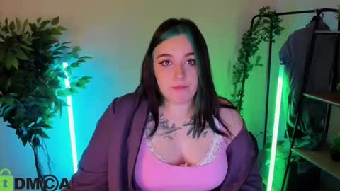 Snapshot of mia_r0ss chatting on March 4, 12:38 am Mia online show from March 4, 12:38 am