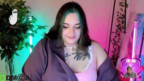 Snapshot of mia_r0ss chatting on March 14, 1:12 am Mia online show from March 14, 1:12 am