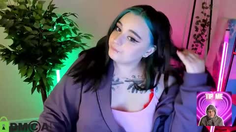 Snapshot of mia_r0ss chatting on March 15, 1:11 am Mia online show from March 15, 1:11 am