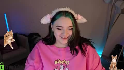 Snapshot of mia_r0ss chatting on March 21, 1:43 am Mia online show from March 21, 1:43 am