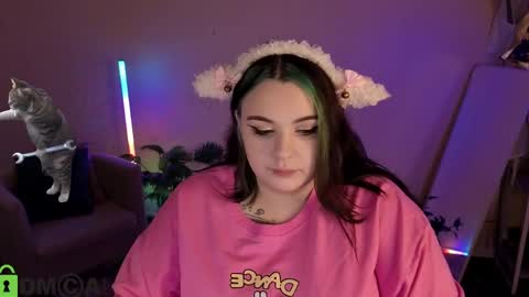 Snapshot of mia_r0ss chatting on March 31, 1:18 am Mia online show from March 31, 1:18 am