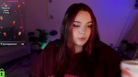 Snapshot of mia_r0ss chatting on April 12, 1:21 am Mia online show from April 12, 1:21 am