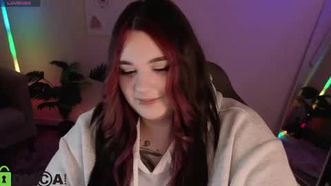 Snapshot of mia_r0ss chatting on April 18, 1:31 am Mia online show from April 18, 1:31 am