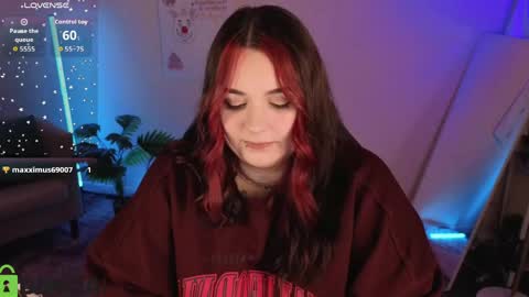 Snapshot of mia_r0ss chatting on April 24, 1:19 am Mia online show from April 24, 1:19 am