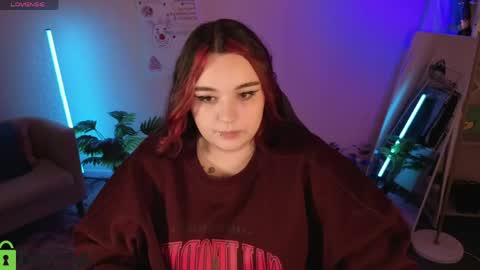 Snapshot of mia_r0ss chatting on April 25, 1:19 am Mia online show from April 25, 1:19 am