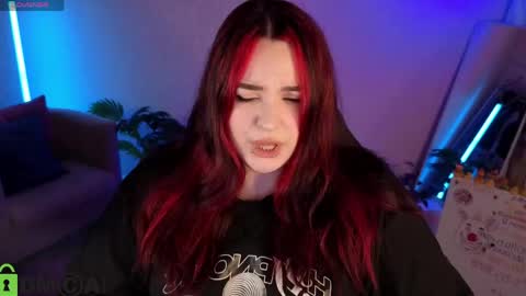 Snapshot of mia_r0ss chatting on May 9, 1:11 am Mia online show from May 9, 1:11 am