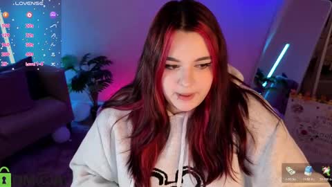 Snapshot of mia_r0ss chatting on May 25, 1:00 am Mia online show from May 25, 1:00 am
