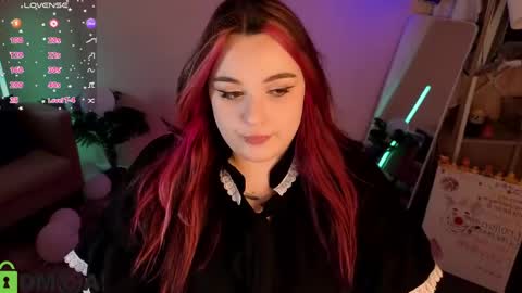Snapshot of mia_r0ss chatting on June 4, 1:44 am Mia online show from June 4, 1:44 am