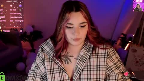 Snapshot of mia_r0ss chatting on June 7, 1:10 am Mia online show from June 7, 1:10 am