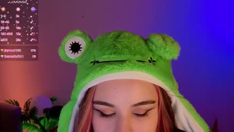 Snapshot of mia_r0ss chatting on June 11, 2:53 am Mia online show from June 11, 2:53 am